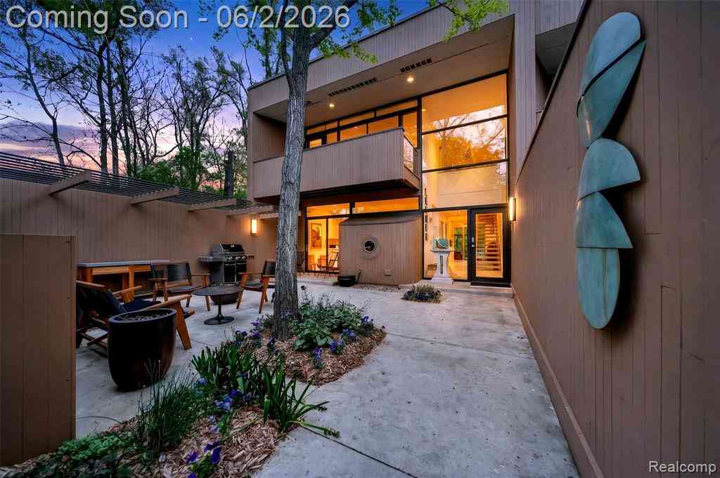 Condo For Sale - 32714 Ravine Drive <br/> Franklin, MI 48025