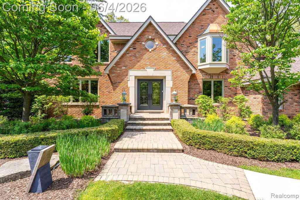 Homes For Sale - 121 Grosse Pines Drive <br/> Rochester, MI 48309