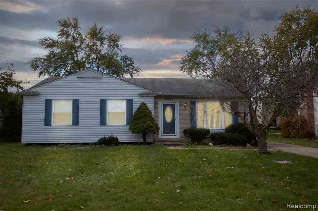 Homes For Sale - 5783 Williamsburg Court <br/> Oakland County, Waterford, MI 48327