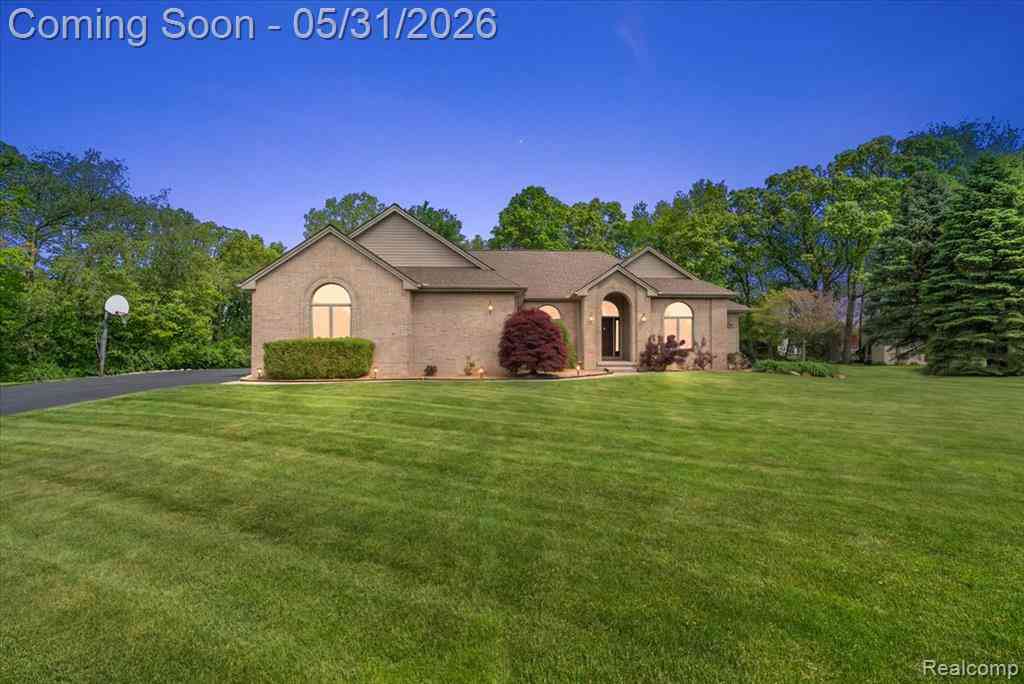Homes For Sale - 8533 Glen View Drive <br/> Howell, MI 48843