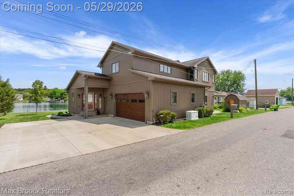Homes For Sale - 1317 Castlewood Drive <br/> Oakland County, White Lake, MI 48386