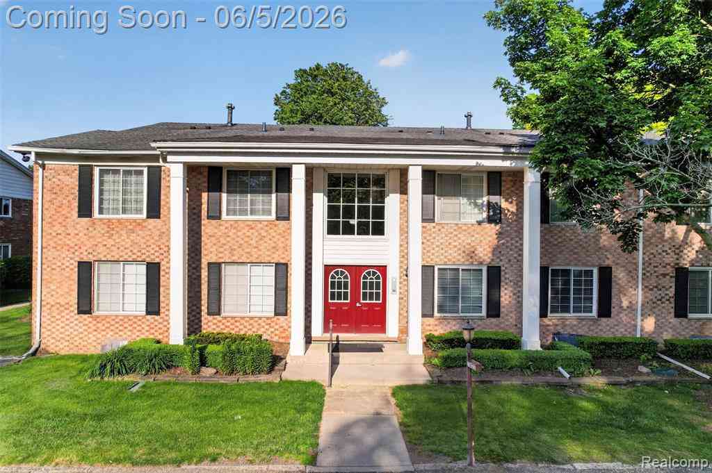 Condo For Sale - 2425 Mulberry Square Square  #42<br/> Bloomfield Hills, MI 48302