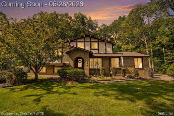 Homes For Sale - 6884 Aeroview Street <br/> West Bloomfield, MI 48324