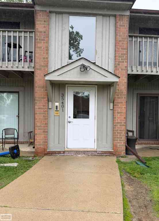 Condo For Rent - 35401 Hickory Woods Lane <br/> Clinton Township, MI 48035