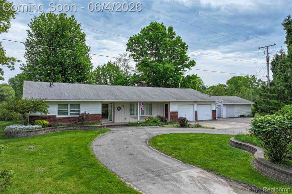 Homes For Sale - 422 East Road <br/> Holly, MI 48442