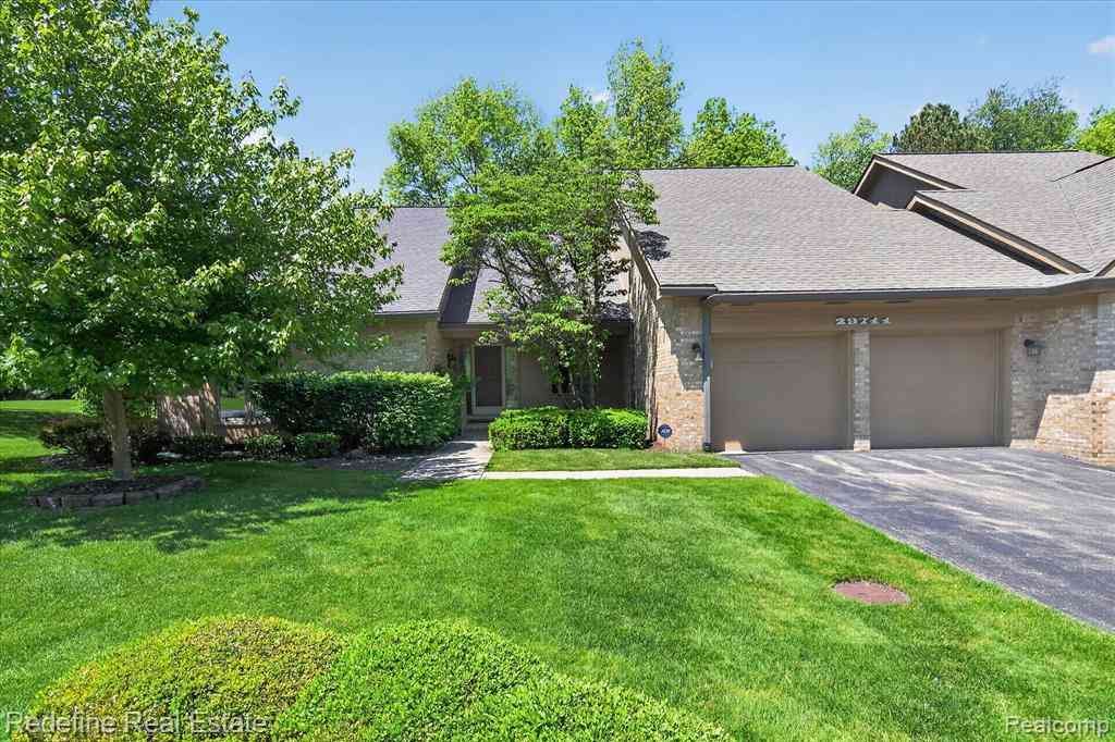 Condo For Sale - 29711 Nova Woods Drive <br/> Farmington, MI 48331