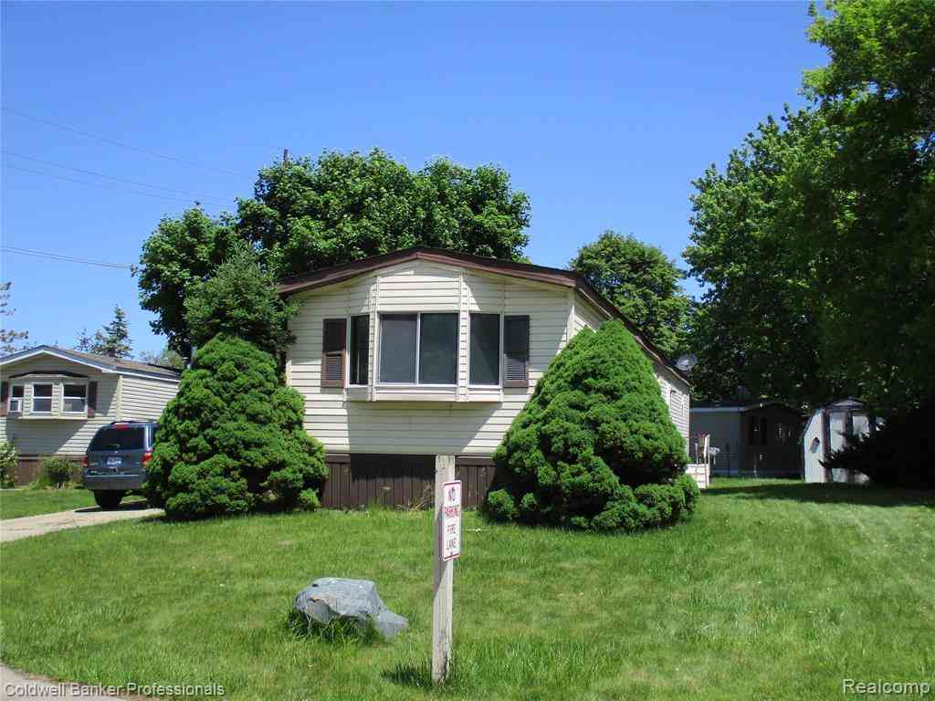 Homes For Sale - 108 Deer Run <br/> Lapeer, MI 48446