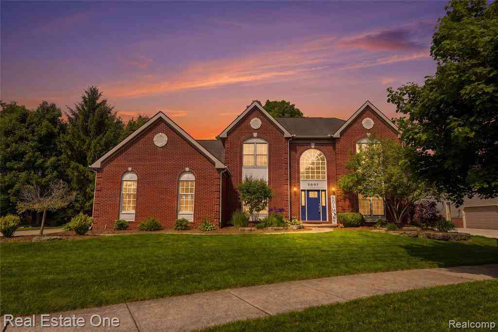 Homes For Sale - 5097 Birkdale Drive <br/> Commerce Twp, MI 48382