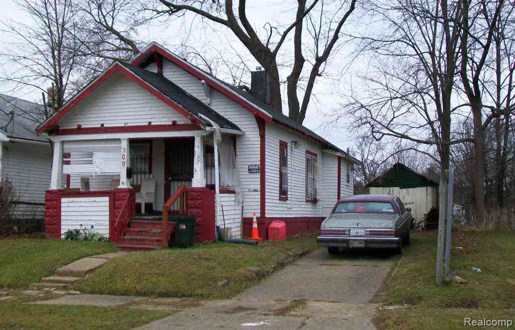 Homes For Sale - 109 E Bishop Avenue <br/> Flint, MI 48505