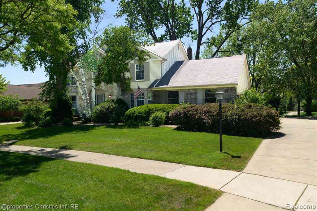 Homes For Sale - 2901 Shadywood Drive <br/> Troy, MI 48098