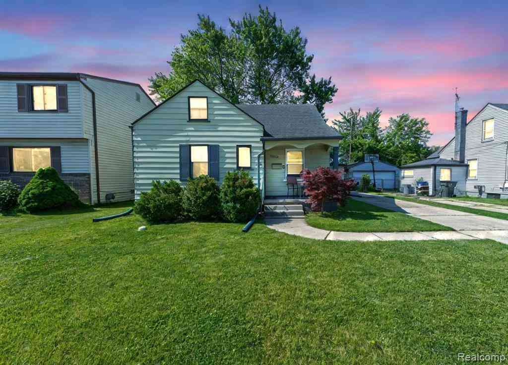 Homes For Sale - 22410 Glen Court <br/> Saint Clair Shores, MI 48080