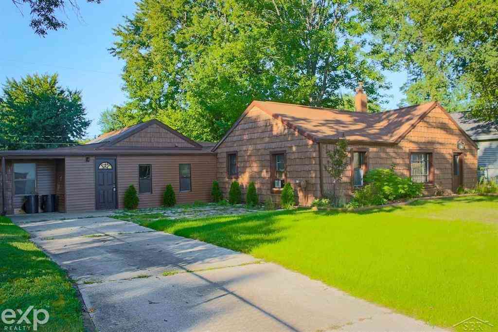 Homes For Sale - 704 Bay Road <br/> Bay City, MI 48706