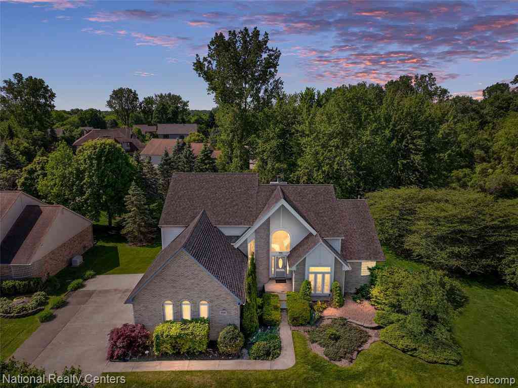 Homes For Sale - 47245 N Pointe Drive <br/> Canton, MI 48187