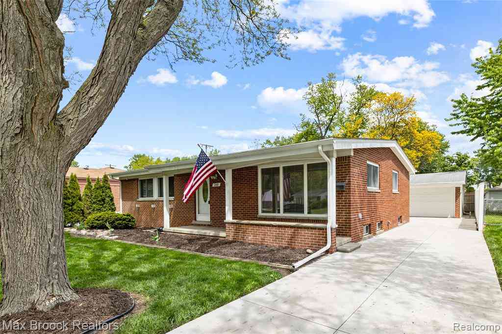 Homes For Sale - 260 Lyons Drive <br/> Troy, MI 48083