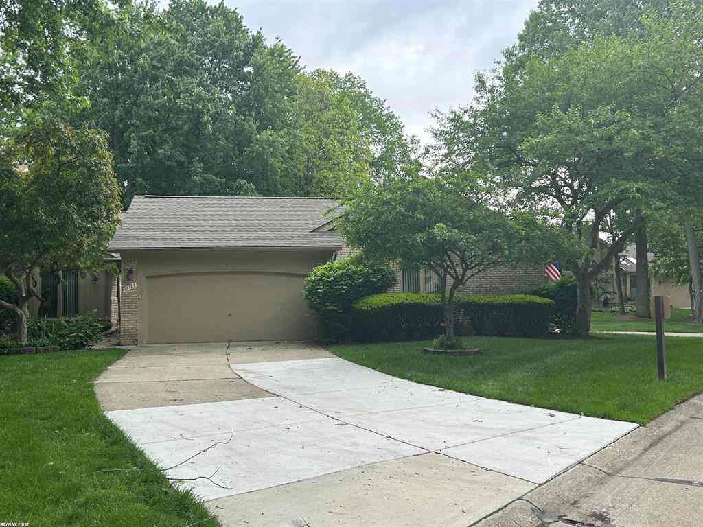 Condo For Sale - 17765 E Kirkwood Drive <br/> Clinton Township, MI 48038