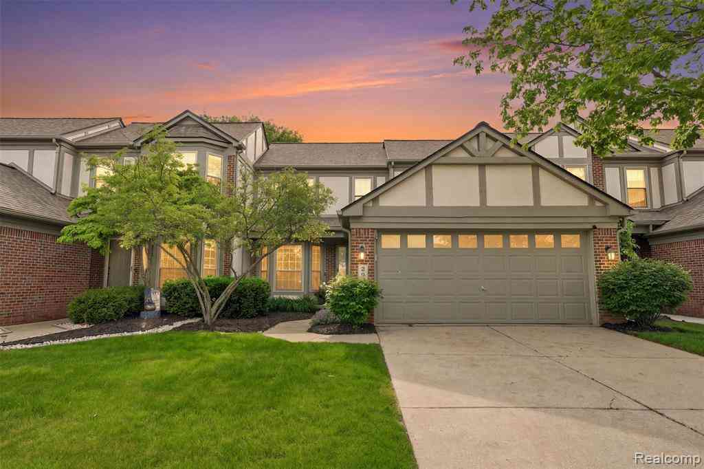 Condo For Sale - 2216 Lone Wolf Lane <br/> Canton, MI 48188