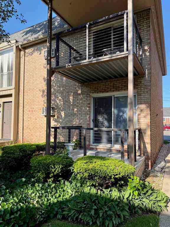 Condo For Sale - 1723 E 14 Mile Road <br/> Birmingham, MI 48009