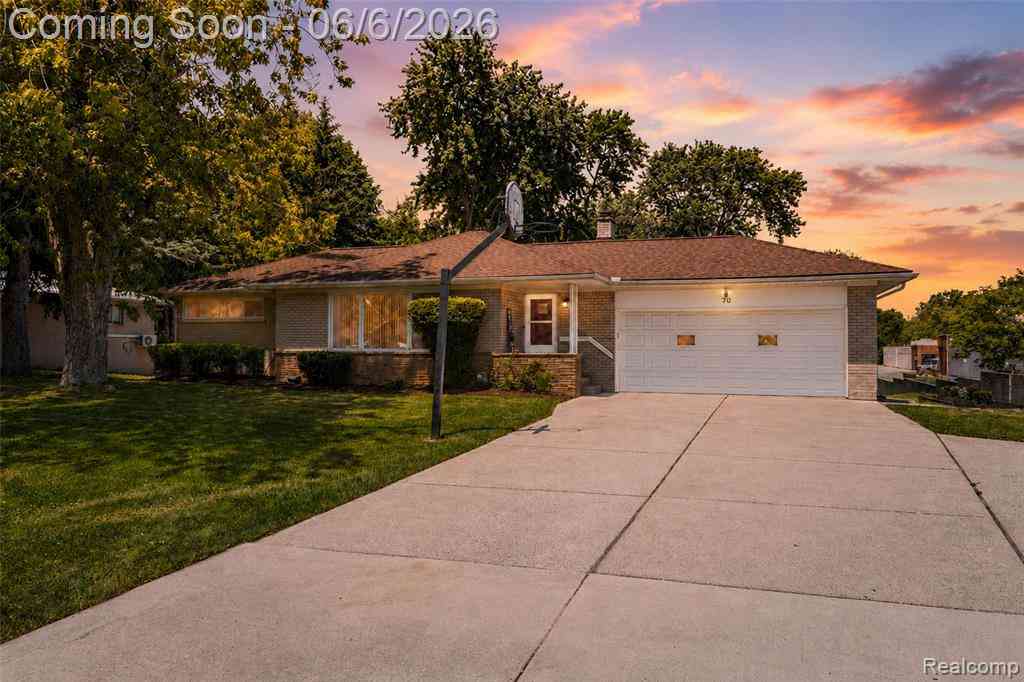 Homes For Sale - 70 W Hamlin Road <br/> Rochester, MI 48307