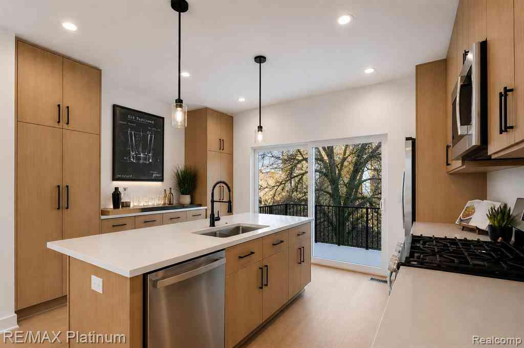 Condo For Sale - 2233 Knotty Pine Trail <br/> Howell, MI 48855