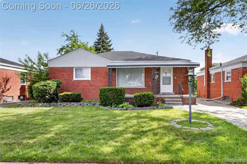 Homes For Sale - 18270 Ash Avenue <br/> Eastpointe, MI 48021