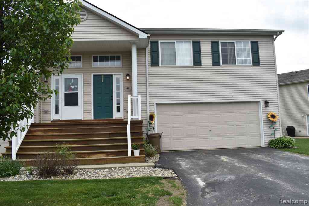 Condo For Sale - 1021 Timber Ridge Court  #374<br/> Grand Blanc, MI 48439