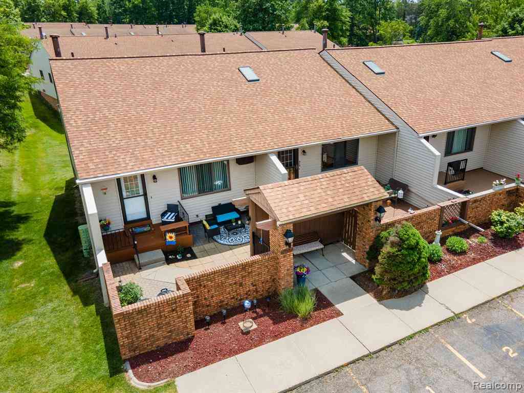 Condo For Sale - 61957 Ticonderoga Drive  #1<br/> South Lyon, MI 48178