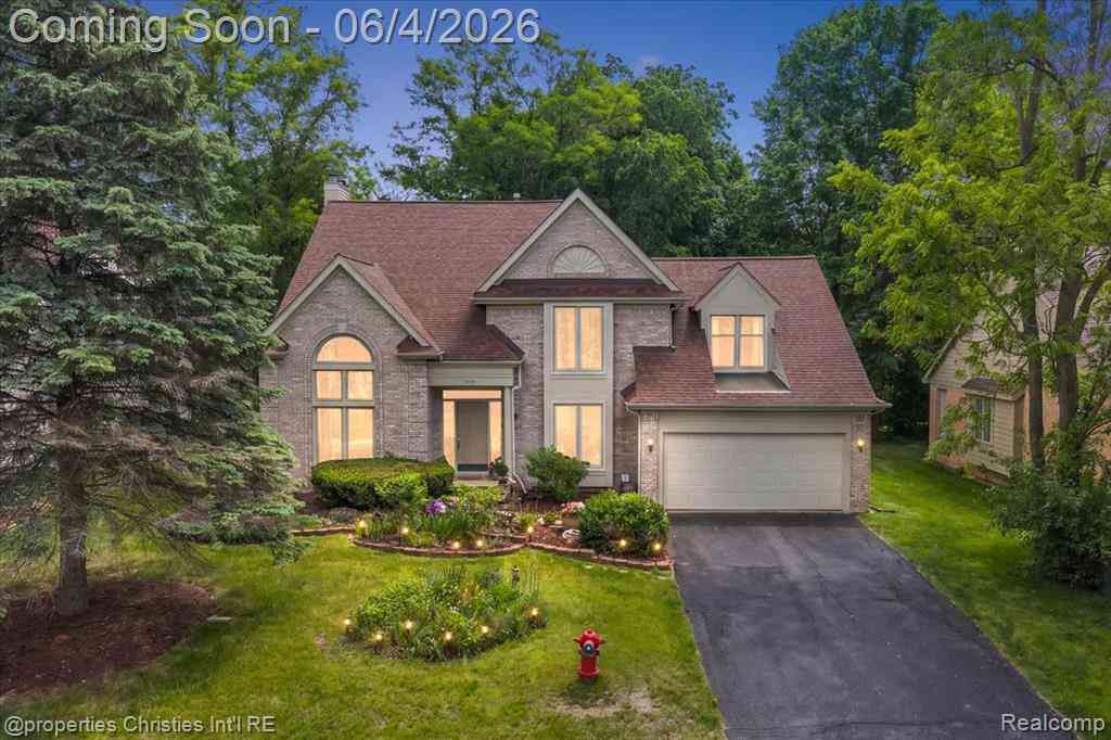 Homes For Sale - 2685 Elizabeth Lane <br/> West Bloomfield, MI 48324