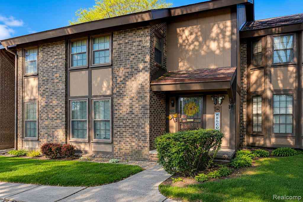 Condo For Sale - 25215 Greenbrooke Drive <br/> Southfield, MI 48033