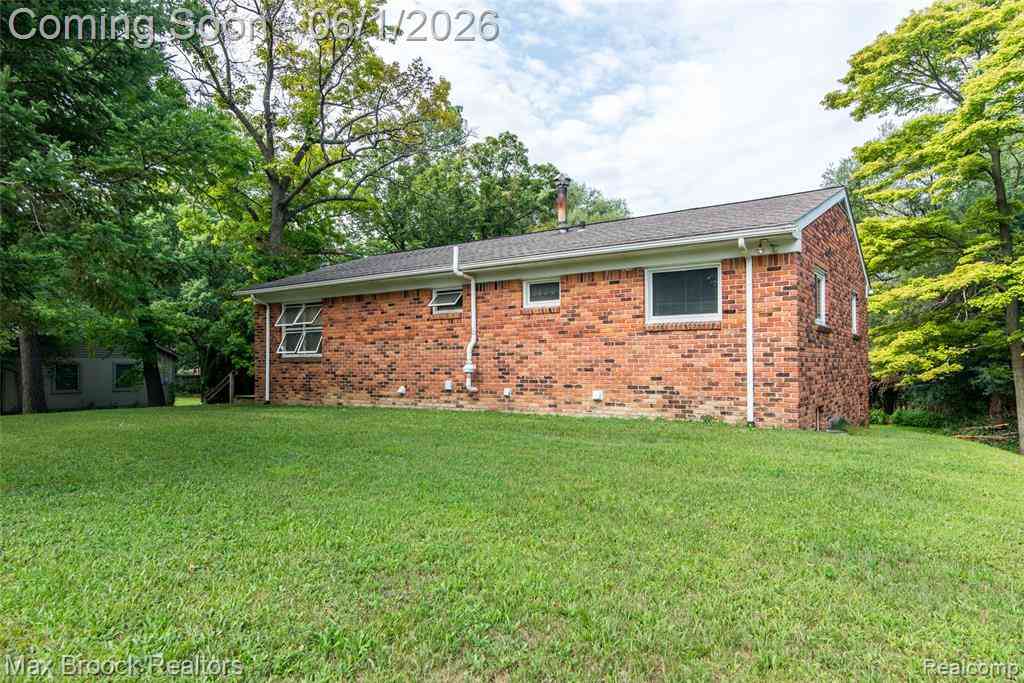 Homes For Sale - 465 Robert Court <br/> Auburn Hills, MI 48326