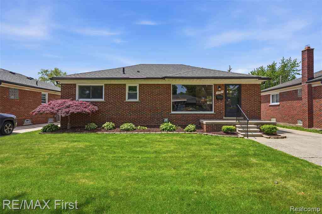 Homes For Sale - 26419 Princeton Street <br/> Saint Clair Shores, MI 48081