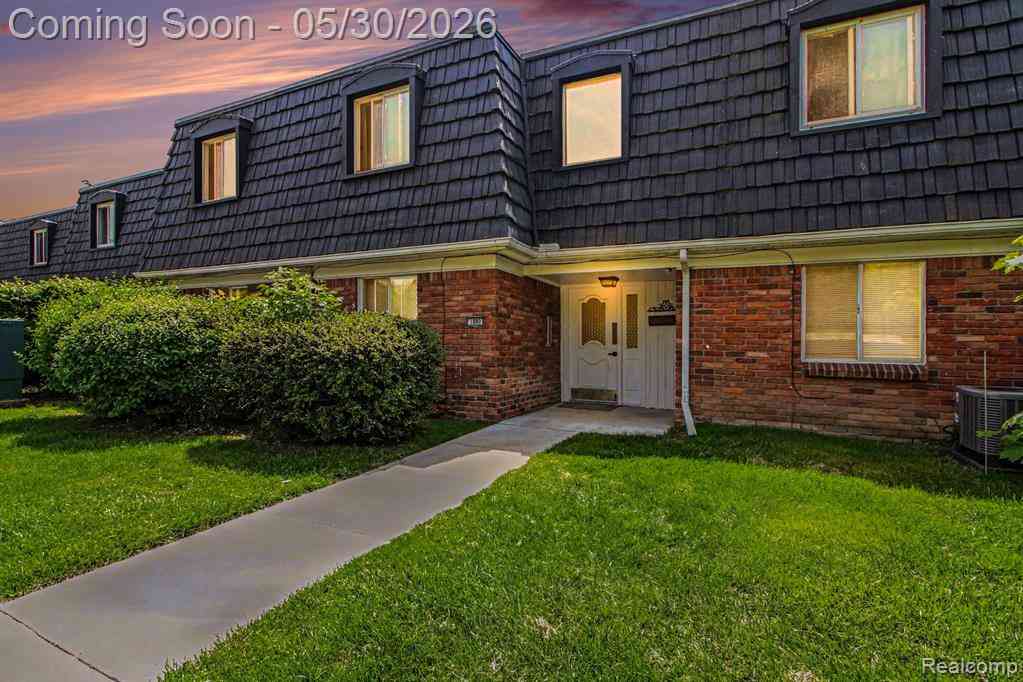 Condo For Sale - 1880 Colonial Village Way <br/> Waterford, MI 48328