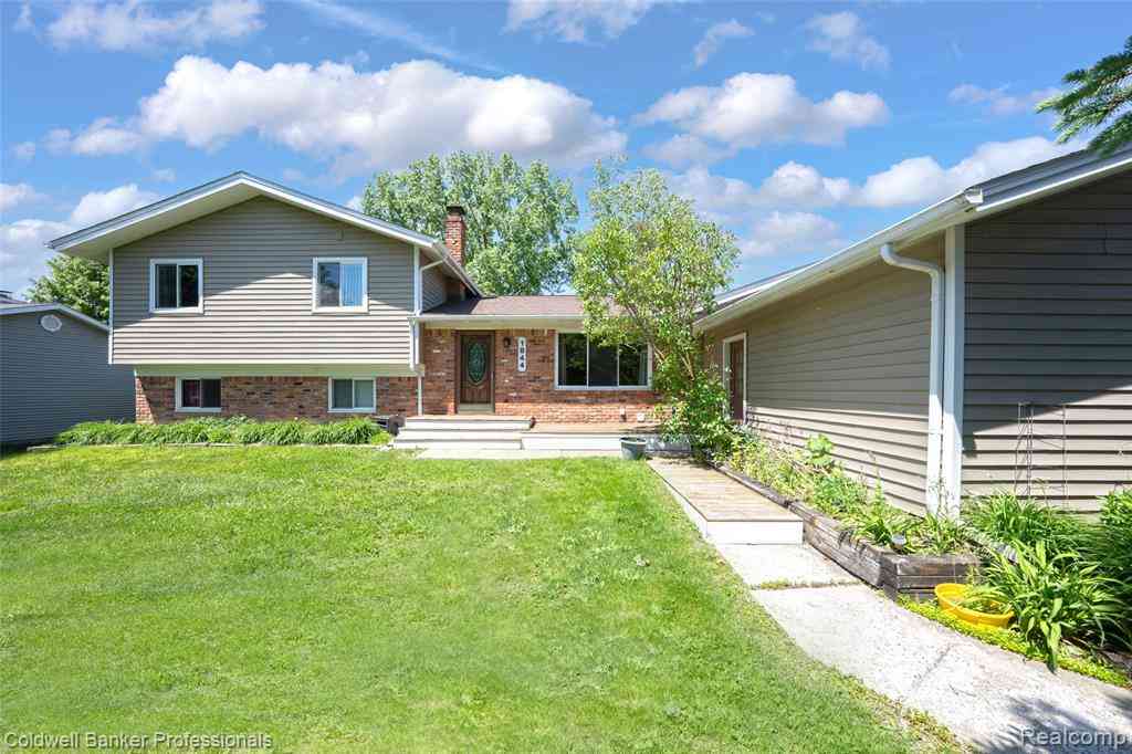 Homes For Sale - 1844 Harwood Drive <br/> Oxford, MI 48371