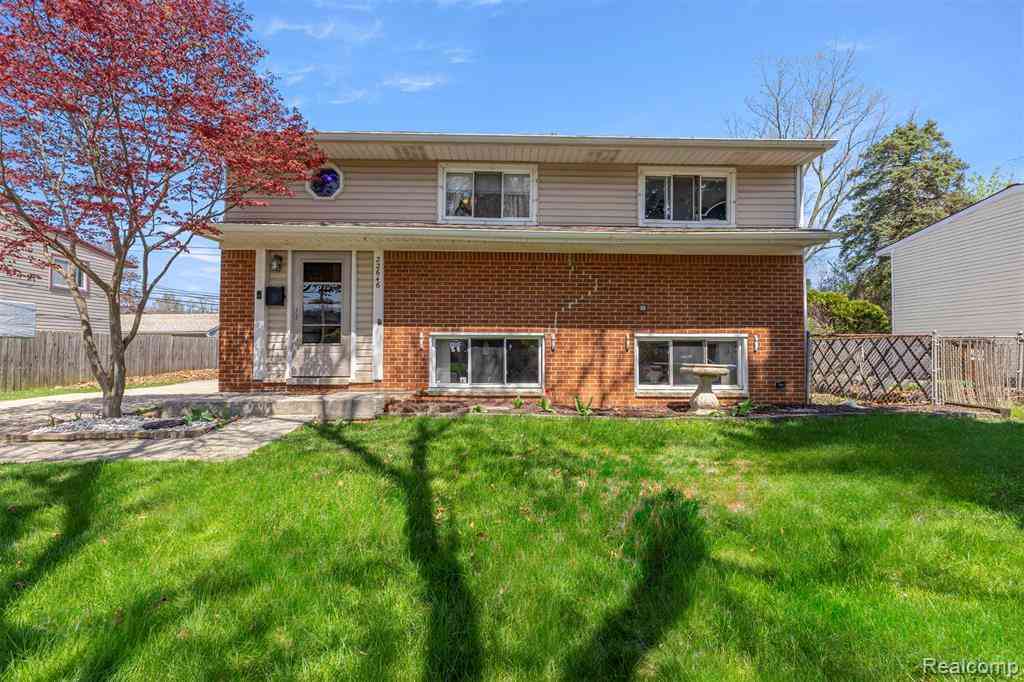 Homes For Sale - 22646 Candace Drive <br/> Wayne County, Rockwood, MI 48173