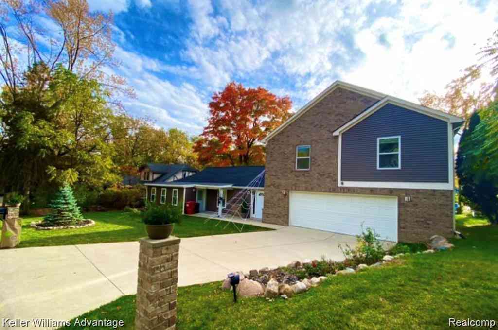Homes For Rent - 4066 Fieldview Avenue <br/> West Bloomfield, MI 48324