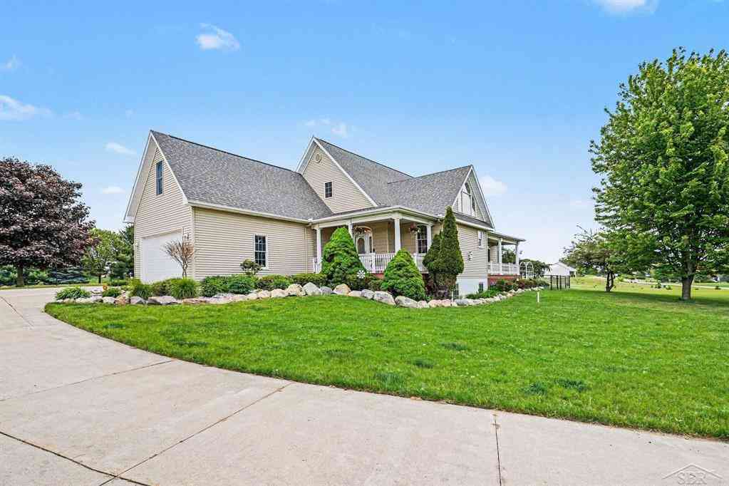 Homes For Sale - 4359 Worvies Way <br/> Lapeer County, Columbiaville, MI 48421