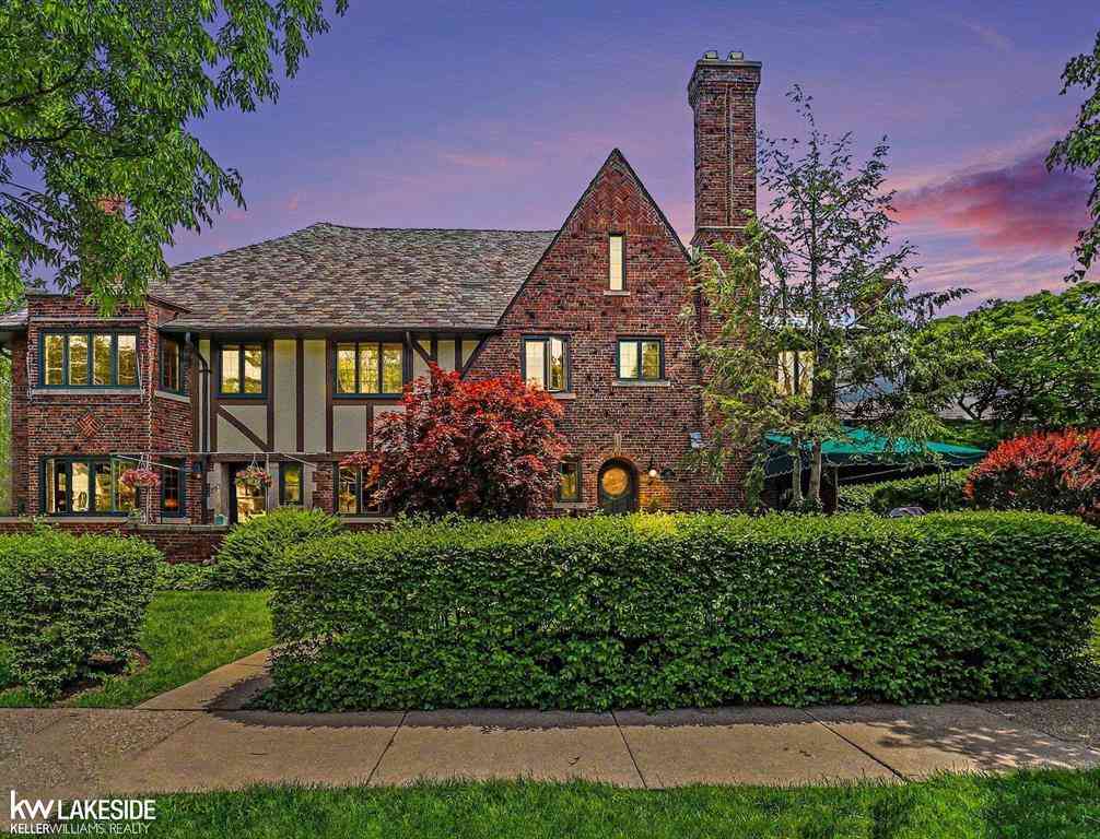 Condo For Sale - 286 Rivard Boulevard <br/> Grosse Pointe, MI 48230