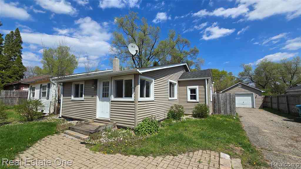 Homes For Sale - 3148 Woodlawn Street <br/> Commerce Twp, MI 48390
