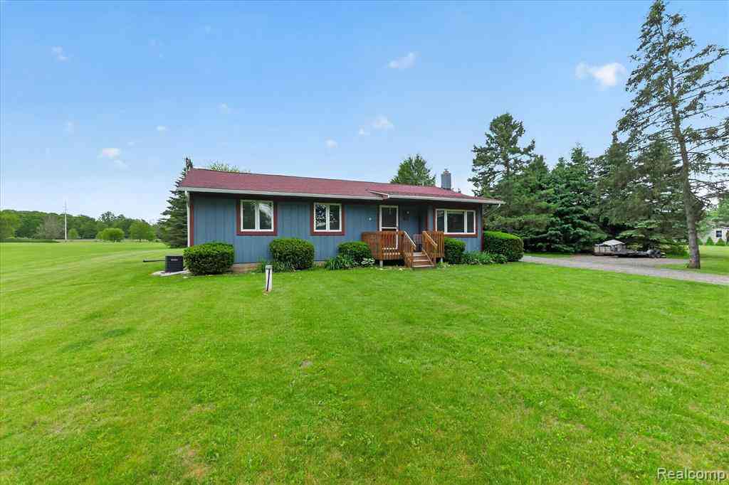 Homes For Sale - 3350 Cemetery Road <br/> Fowlerville, MI 48836
