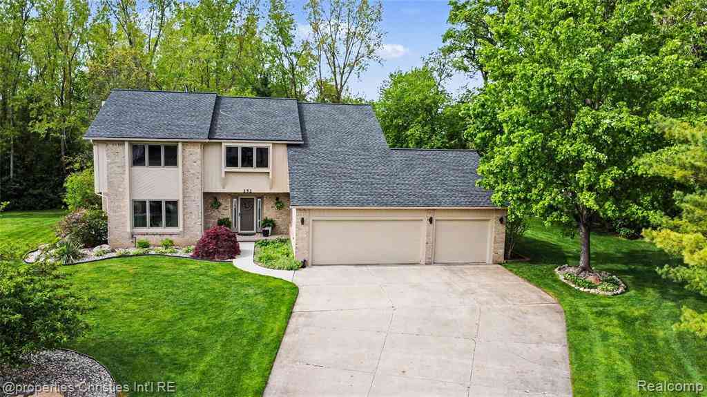 Homes For Sale - 252 Granada Drive <br/> Oakland County, White Lake, MI 48386