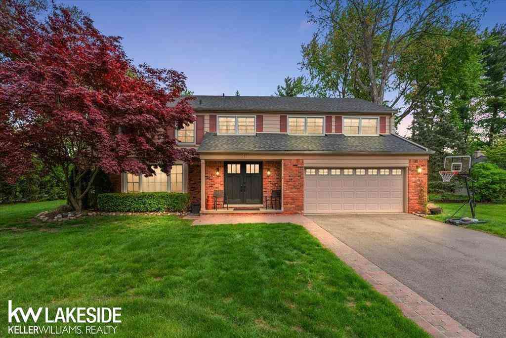 Homes For Sale - 911 Lamppost Lane <br/> Bloomfield Hills, MI 48304