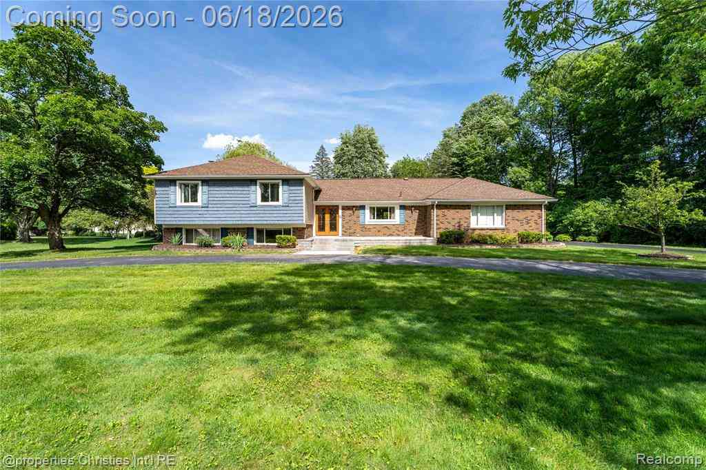 Homes For Sale - 30130 Marimoor Street <br/> Oakland County, Beverly Hills, MI 48025
