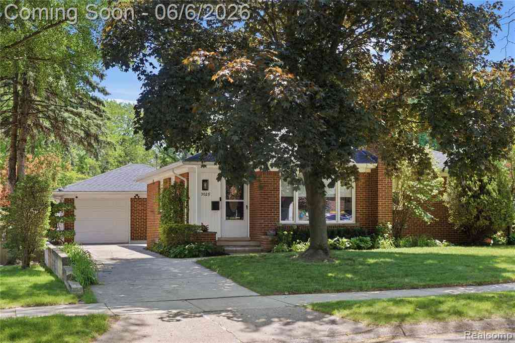 Homes For Sale - 3029 Guilford Drive <br/> Royal Oak, MI 48073
