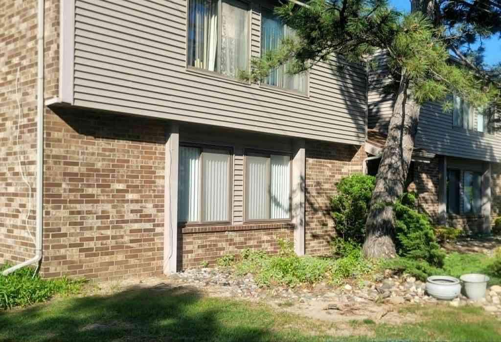 Condo For Sale - 1048 Grenoble Lane <br/> Lansing, MI 48917