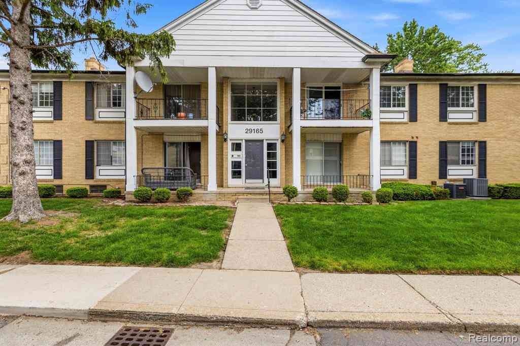Condo For Sale - 29165 Hayes Road <br/> Warren, MI 48088