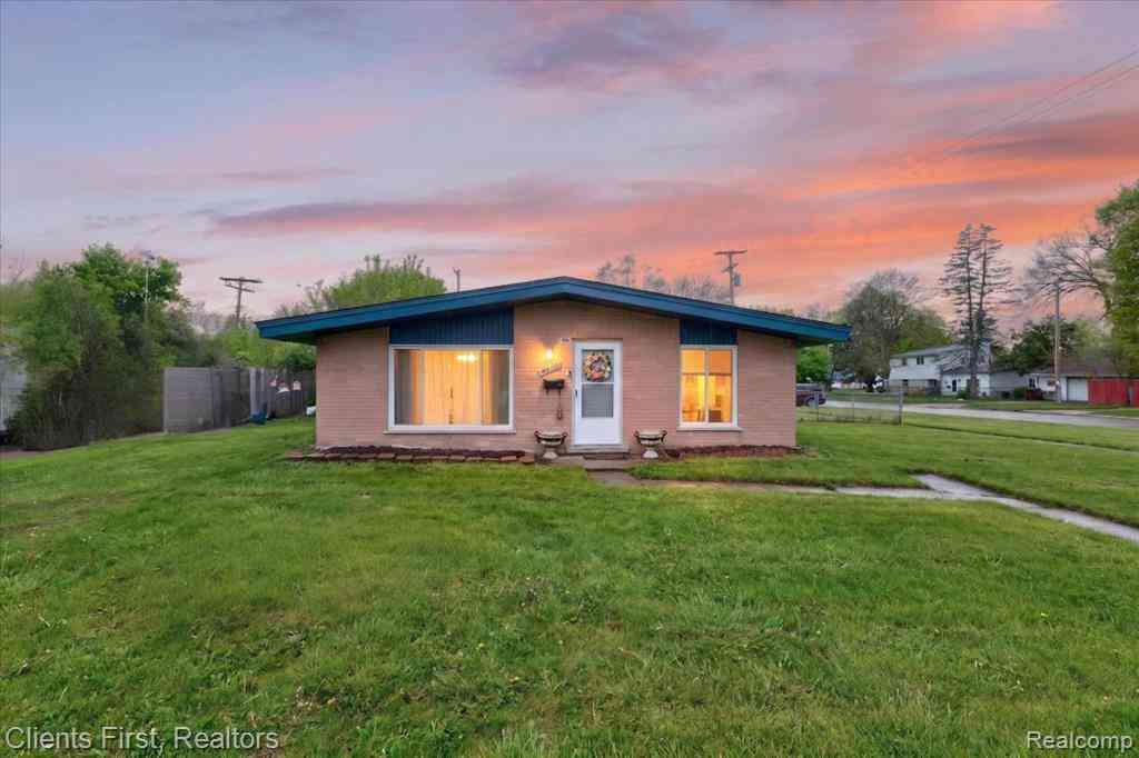 Homes For Sale - 4616 Hayes Street <br/> Wayne, MI 48184