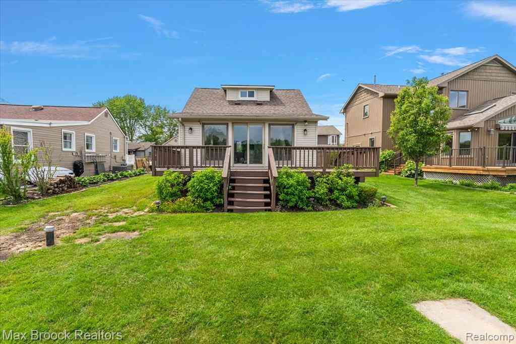 Homes For Sale - 1323 Castlewood Drive <br/> Oakland County, White Lake, MI 48386