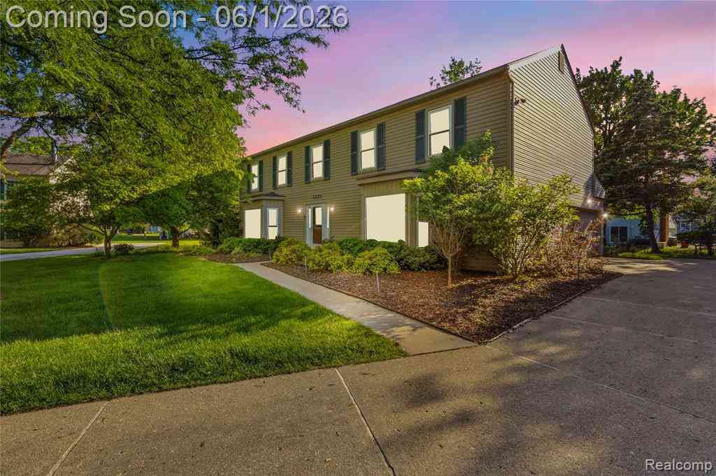 Homes For Sale - 5389 Fox Ridge Circle <br/> West Bloomfield, MI 48322