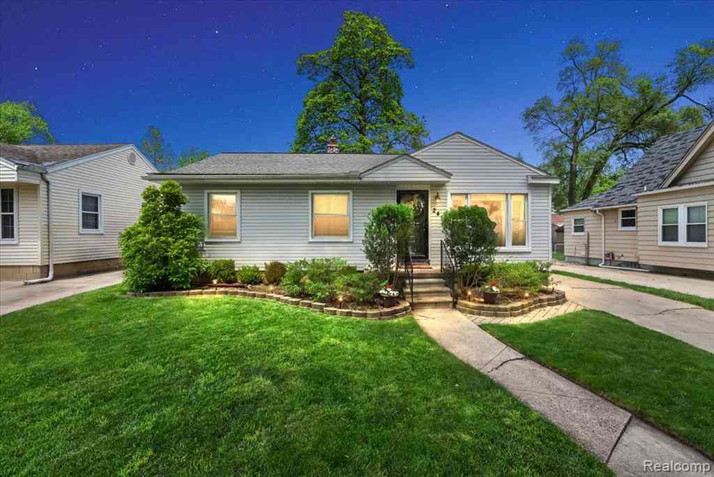 Homes For Sale - 246 Massoit Street <br/> Oakland County, Clawson, MI 48017