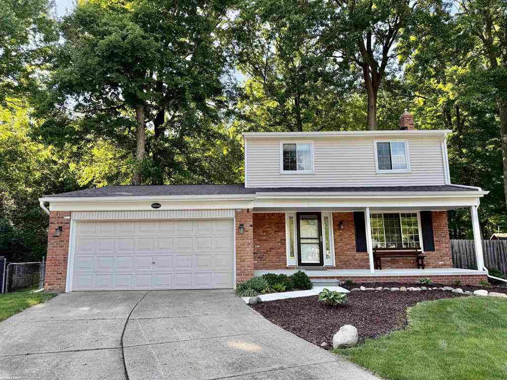 Homes For Sale - 33043 Shagbark Circle <br/> Macomb County, Chesterfield, MI 48047