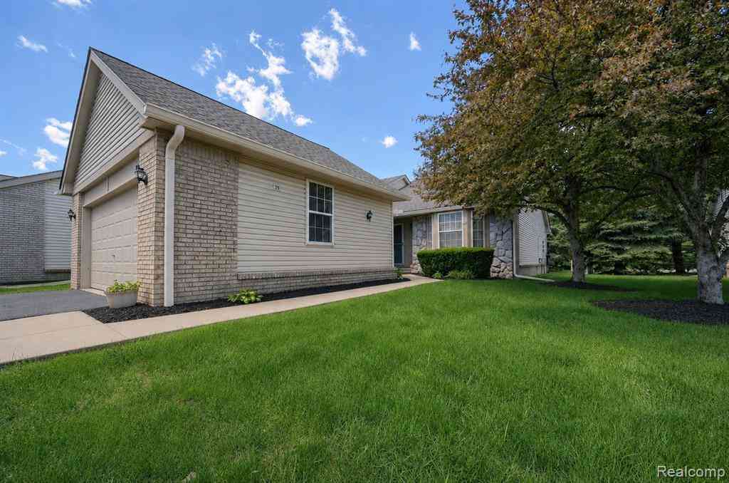 Condo For Sale - 12140 Noonan Court  #5<br/> Utica, MI 48315